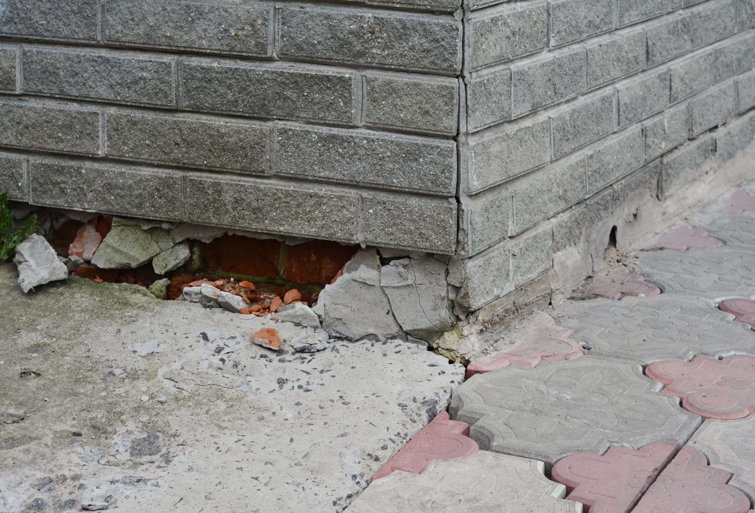 Poorly constructed foundation of the house. Ashlar facade bricks are broken damaging the foundation. Foundation Repair | Complete Basement Systems | Long Island, NY